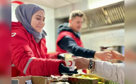 Manisa’da Gençlere Sıcak Destek: Kızılay’dan Final Haftasında Çorba İkramı