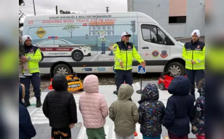 Çanakkale ve Balıkesir Jandarmasından Öğrencilere Trafik Güvenliği Eğitimi