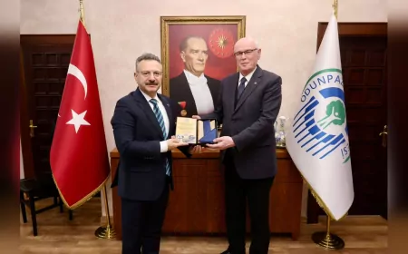 Vali Hüseyin Aksoy’dan Başkan Kazım Kurt’a Veda Ziyareti