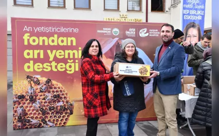 Eskişehir Büyükşehir Belediyesi’nden Üreticiye Arı Yemi Desteği