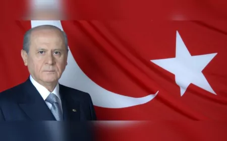 Bahçeli’den Sert Tepki: Ay Yıldızlı Bayrağımıza Uzanan Elleri Lanetliyorum