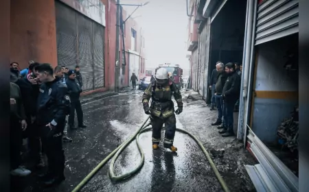 Buca’da Depo Yangını Kısa Sürede Söndürüldü