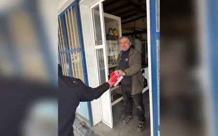 Muğla Büyükşehir’den Bayrak Dağıtımıyla Anlamlı Dayanışma Mesajı