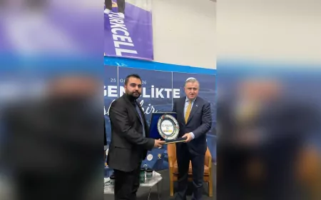 Genç Yüzler Derneği’nden Bakan Osman Aşkın Bak’a Ziyaret ve Hediye Takdimi