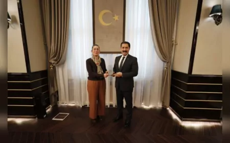 Vali Mustafa Masatlı, “Yaşayan İnsan Hazinesi” Emel Duman’ı Tebrik Etti