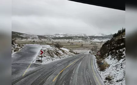 İzmir’in 6 İlçesinde Karla Mücadele Çalışmaları Aralıksız Sürüyor