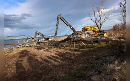 Sapanca Gölü Kıyısında 89 Kaçak İskeleden Temizlik