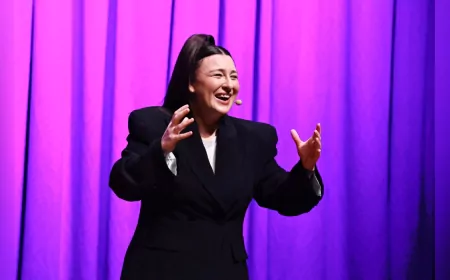 Yasemin Sakallıoğlu İzmir’de Kahkahaya Boğdu