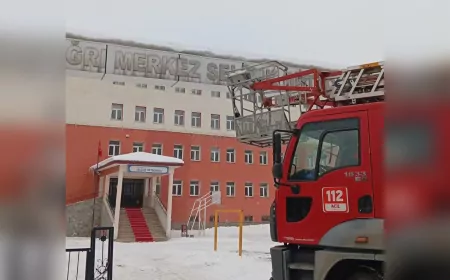 Ağrı Belediyesi'nden Buz Sarkıtlarına Müdahale