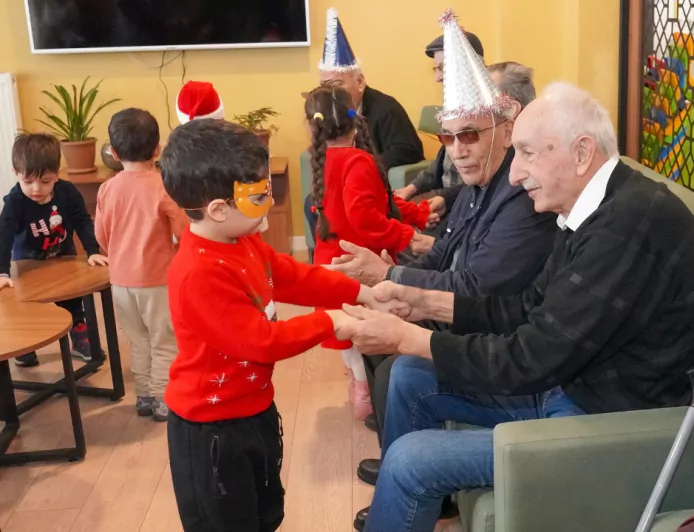 Tepebaşı’nda Yeni Yıl Kuşakları Buluşturdu: Minikler ve Deneyimli Vatandaşlar Bir Araya Geldi