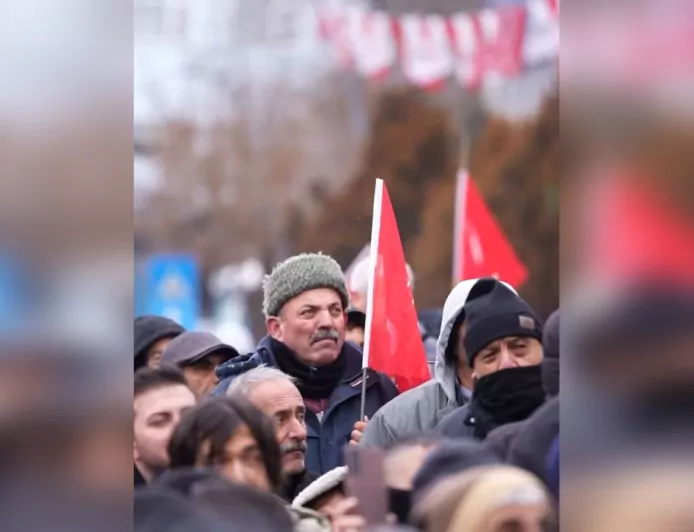 Özgür Özel’den Sert Mesaj: “Meşruiyet Oval Ofis’te Aranmaz, Türkiye Cumhuriyeti Boyun Eğmez”