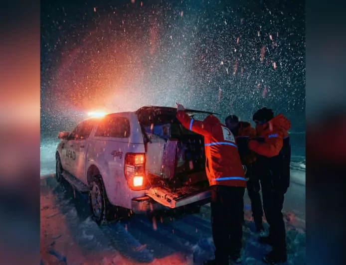 Kızılay, Tunceli Demirkapı’da Tipide Mahsur Kalan Vatandaşların Yanında