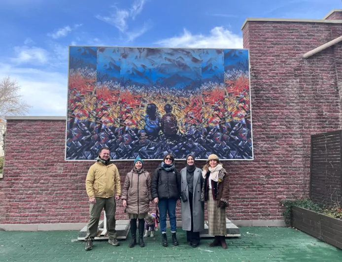 Rabia Hazar’ın “Savaşın Çocukları” Eseri Avlu Sanat’ta Sergileniyor