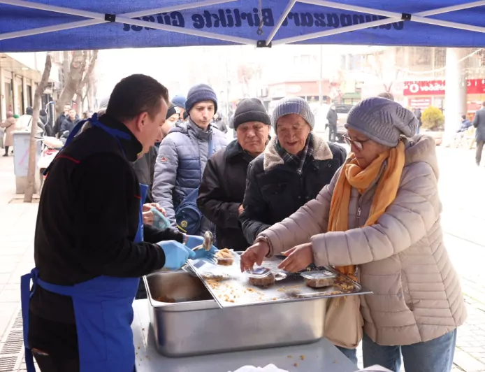 Odunpazarı Belediyesi’nden Miraç Kandili’nde Helva İkramı