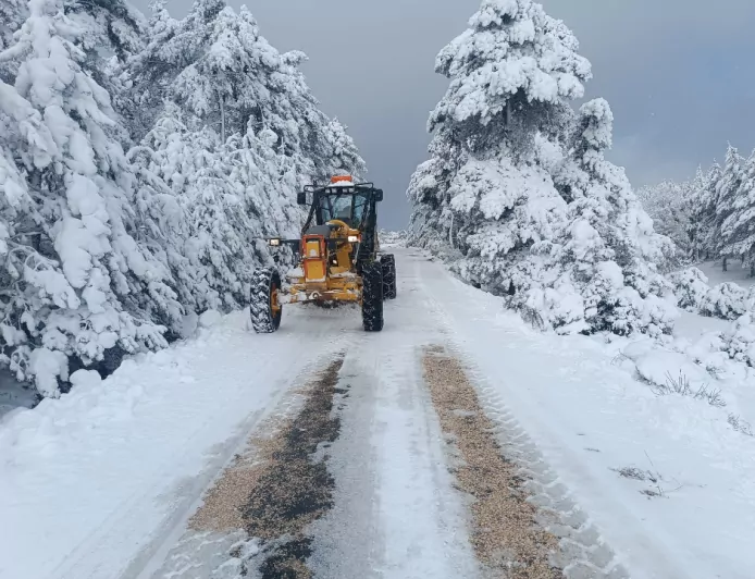 Büyükşehir Belediyesi'nden Karla Mücadelede 7/24 Mesai