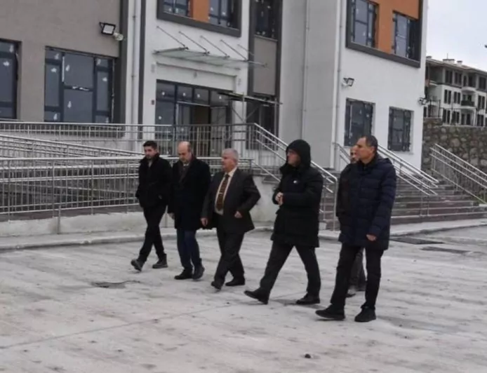 Selahattin Kal, Gaziosmanpaşa Mahallesi’ndeki Yeni Okul Binasında İncelemelerde Bulundu