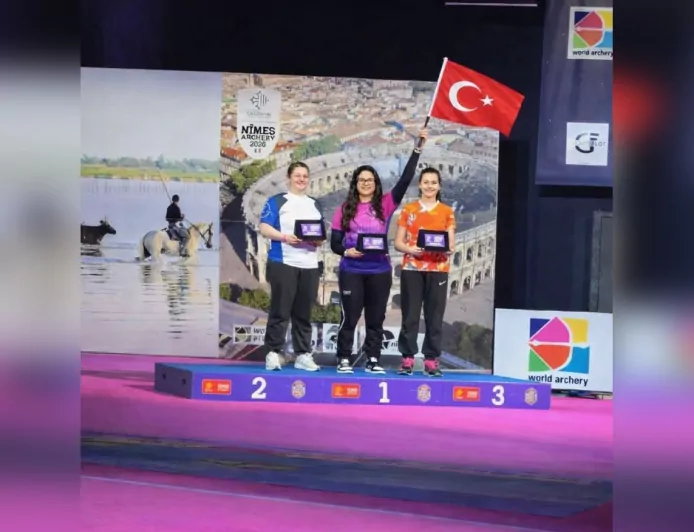 Kadıköy Anadolu İHL Öğrencisi Zehranur Adaş, Dünya Okçuluk Şampiyonu Oldu