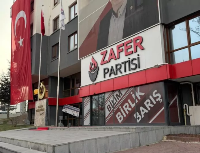 Ümit Özdağ'dan Teşkilatlara Bayrak Talimatı: “Türk Bayrağı Sürekli Asılı Kalacak”