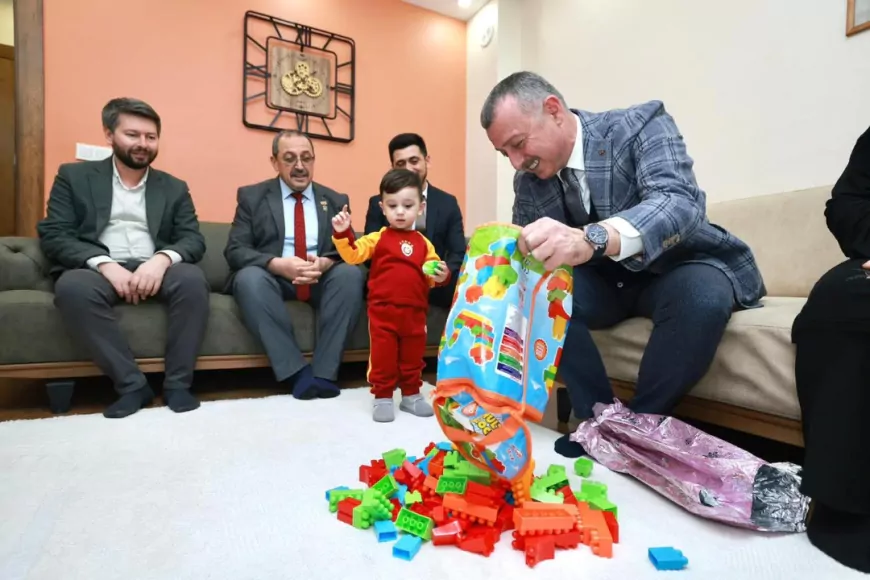 Vali Aktaş ve Başkan Büyükakın Yeni Yıla Şehit Ailelerini Ziyaretle Başladı