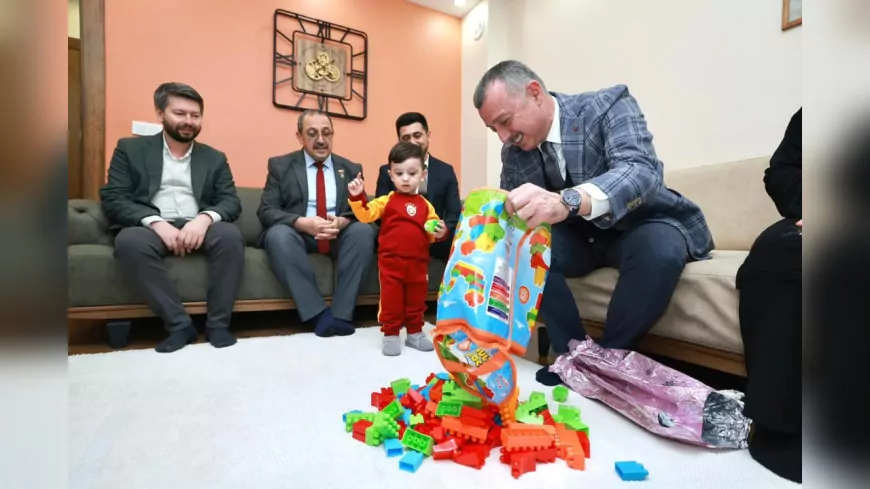 Vali Aktaş ve Başkan Büyükakın Yeni Yıla Şehit Ailelerini Ziyaretle Başladı