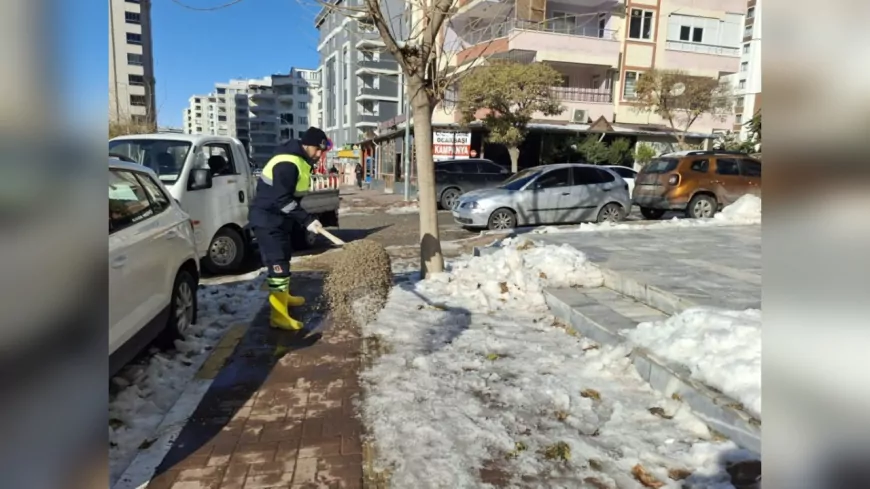 Şanlıurfa’da Buzlanmaya Karşı 7/24 Tuzlama Mesaisi