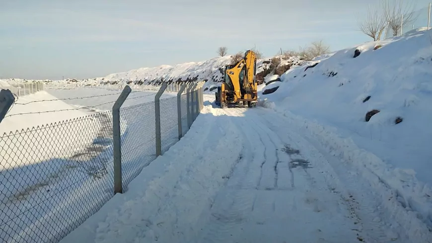 Diyarbakır’da Zamanla Yarış: Buzlu Yolu Açtılar, Anne ve Bebek Kurtarıldı
