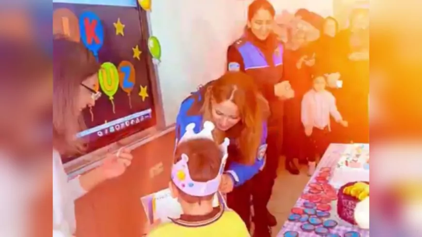 Ardahan'da Polislerden Miniklere Okuma Bayramı Sürprizi