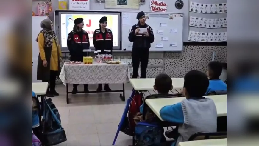 Aydın'da Minik Kalplerden Jandarmaya Duygulandıran Mektuplar