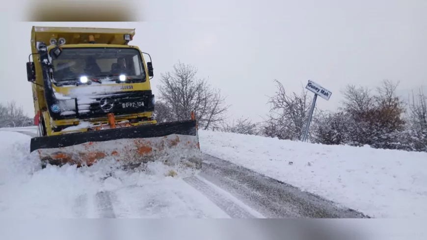 Eskişehir’de Karla Mücadele: Büyükşehir Ekiplerinden Gece Boyu Küreme ve Tuzlama Mesaisi