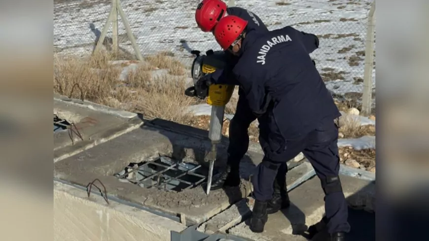 Niğde'de Jandarma Personeline Enkazda Arama Kurtarma Eğitimi Verildi