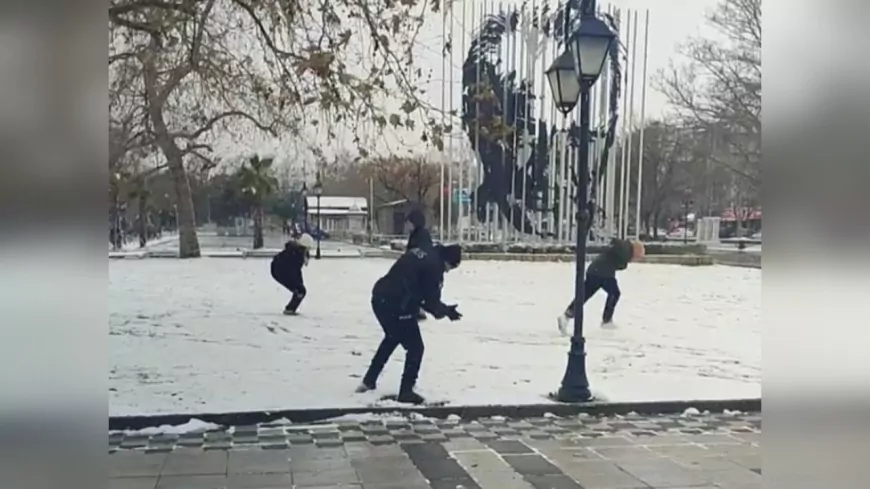 Tekirdağ’da Polis ve Çocuklardan Kartopu Keyfi