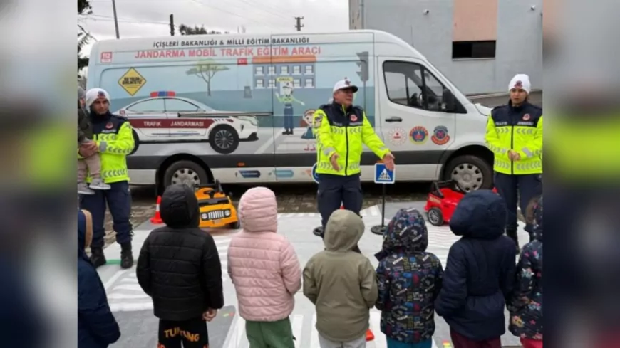 Çanakkale ve Balıkesir Jandarmasından Öğrencilere Trafik Güvenliği Eğitimi