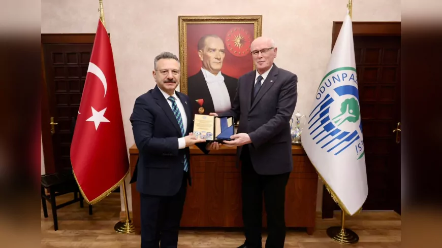 Vali Hüseyin Aksoy’dan Başkan Kazım Kurt’a Veda Ziyareti