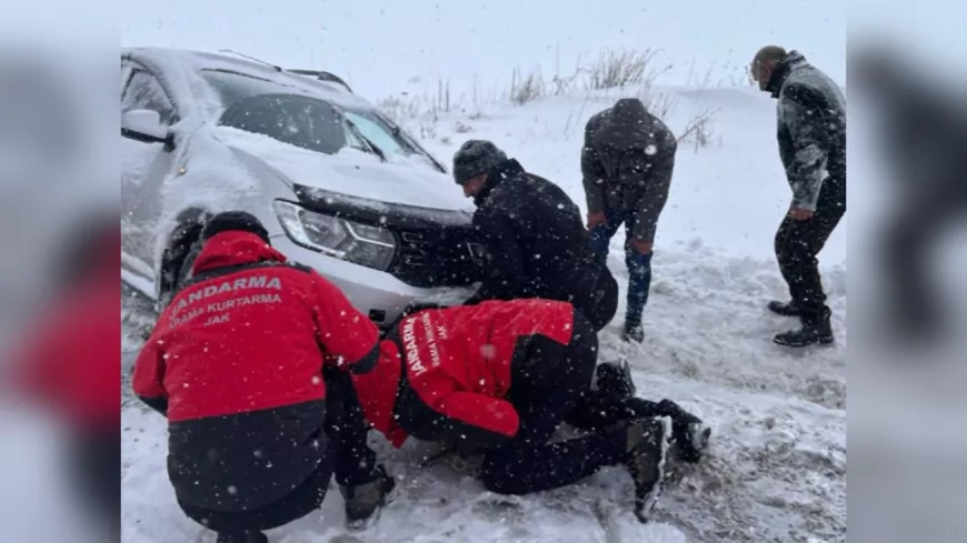 Ardahan Jandarması Zorlu Kış Şartlarında Vatandaşların Yanında