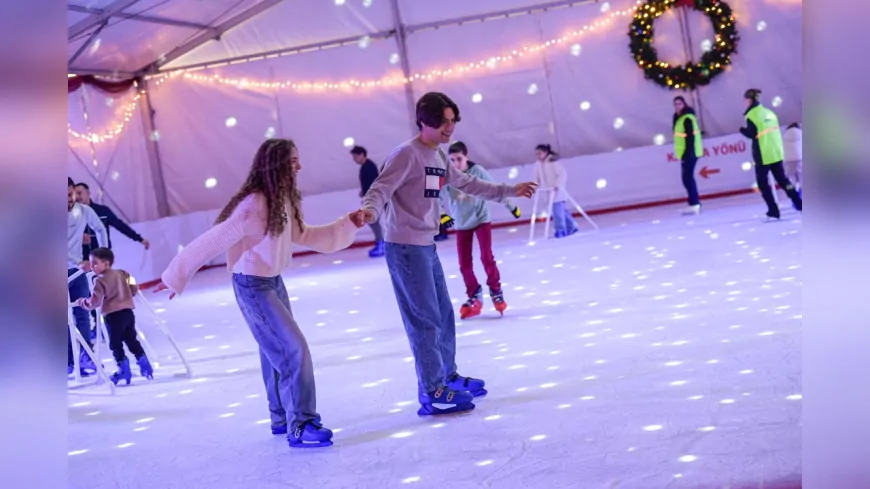 İzmir’de Kış Neşesi Buz Pistlerinde Yaşanıyor
