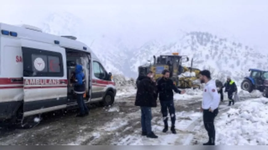 Diyarbakır’da Kırsal Mahalle Yollarında Karla Mücadele Devam Ediyor