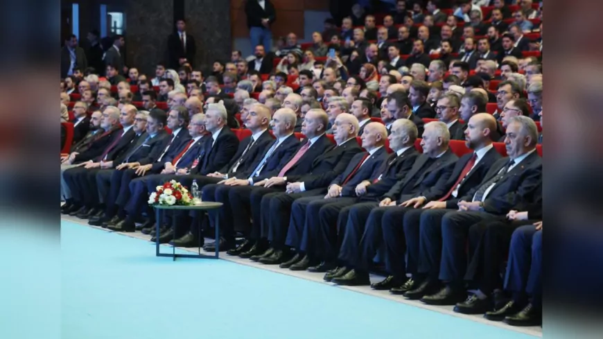 Ahmet Davutoğlu, Birlik Vakfı’nın 40. Yıl Dönümünde Gençlerle Buluştu