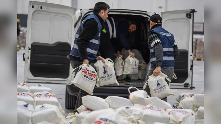 İzmir Büyükşehir’den 24 Bin Haneye Kahvaltı Paketi Desteği