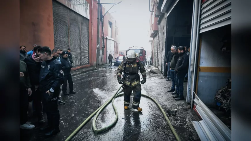 Buca’da Depo Yangını Kısa Sürede Söndürüldü