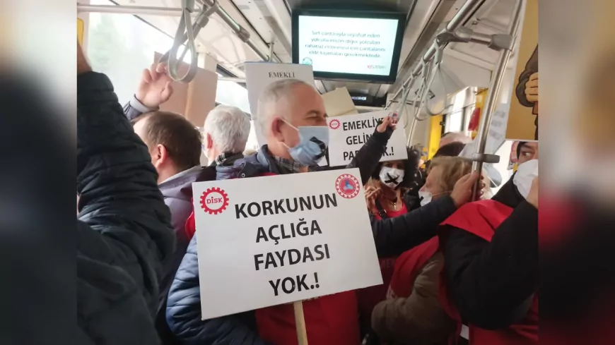 Emeklilerden Sessiz Tramvay Protestosu: Geçim Sıkıntısına Dikkat Çektiler