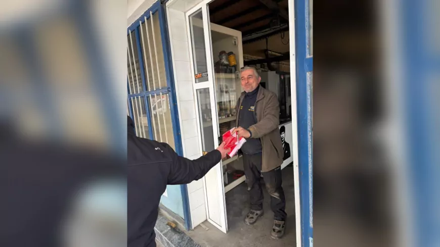 Muğla Büyükşehir’den Bayrak Dağıtımıyla Anlamlı Dayanışma Mesajı