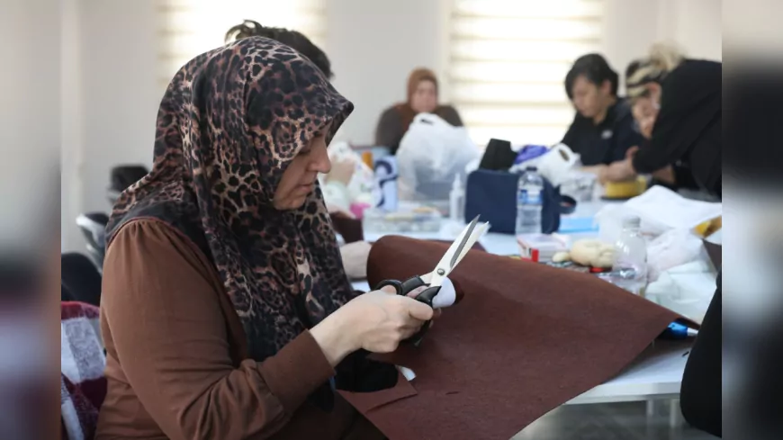 Atık Kumaşlar Sanata Dönüşüyor: Odunpazarı’nda Kadınlar Bez Bebek Yapmayı Öğreniyor