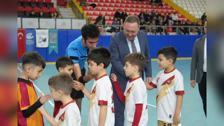 Eskişehir’de 9. Geleneksel Mini Minikler Futsal Şenliği Coşkuyla Başladı