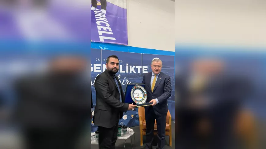 Genç Yüzler Derneği’nden Bakan Osman Aşkın Bak’a Ziyaret ve Hediye Takdimi