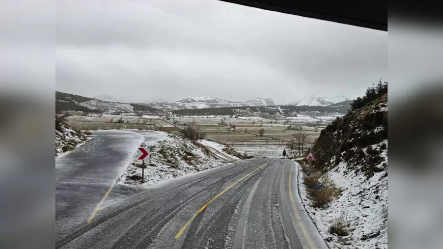 İzmir’in 6 İlçesinde Karla Mücadele Çalışmaları Aralıksız Sürüyor