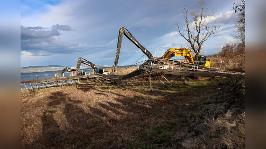 Sapanca Gölü Kıyısında 89 Kaçak İskeleden Temizlik