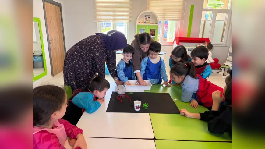 Çocuklar Ara Tatilde Çilekli Düşler’e Akın Etti