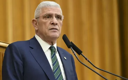 Müsavat Dervişoğlu'ndan Net Mesaj: Türk Bayrağı ile Sorunu Olanlara Selam Bile Verilmez