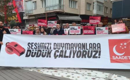 Saadet Partisi'nden 6 Şubat Depremleri Anması: Düdük Çalıyoruz Çünkü Enkaz Altında Kalmak İstemiyoruz