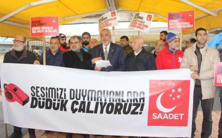 Saadet Partisi 6 Şubat depremlerinin 3. yılında 81 ilde eylem yaptı: “Sesimizi duymayanlara düdük çalıyoruz”